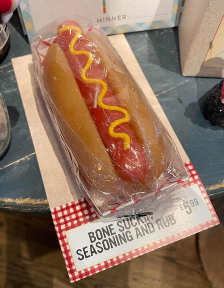 Cây nến xúc xích độc đáo.