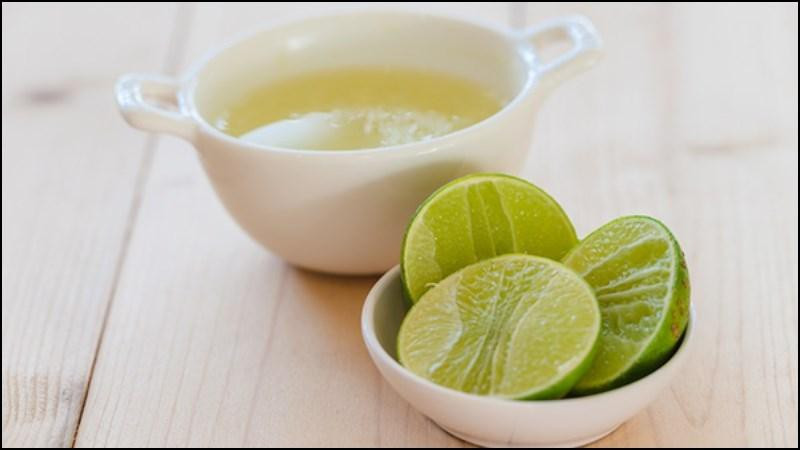 1. Uống quá nhiều nước chanh: Mặc dù nước chanh rất tốt cho sức khỏe nhưng các chị em cũng đừng nên uống quá nhiều. Điều này có thể kích thích chứng ợ nóng, ảnh hưởng không tốt đến sức khỏe.