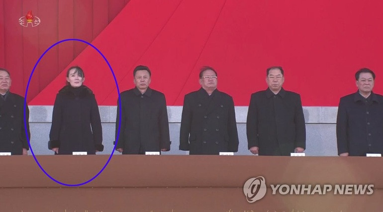 Ông Kim Jong-un xuất hiện với ngoại hình gầy đi rõ rệt - Hình 2 Ong Kim Jong-un xuat hien voi ngoai hinh gay di ro ret-Hinh-2
