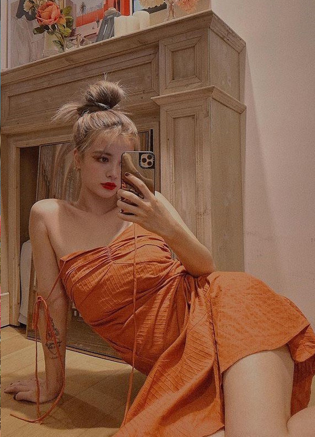 Cô từng xuất hiện trên trang bìa các tạp chí thời trang nổi tiếng như Vogue, Men's Body,...