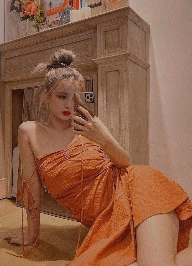 Cô từng xuất hiện trên trang bìa các tạp chí thời trang nổi tiếng như Vogue, Men's Body,...