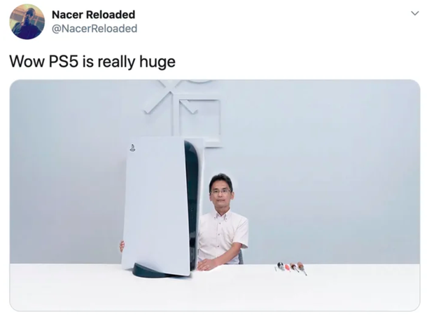 Trong bức ảnh dưới đây, PS5 đã được "phóng đại" so với kích thước thực tế.