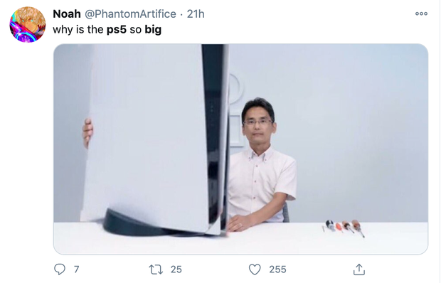 Để nhấn mạnh sự "siêu to khổng lồ" của PS5, nhiều người dùng mạng còn "làm lố" như thế này.