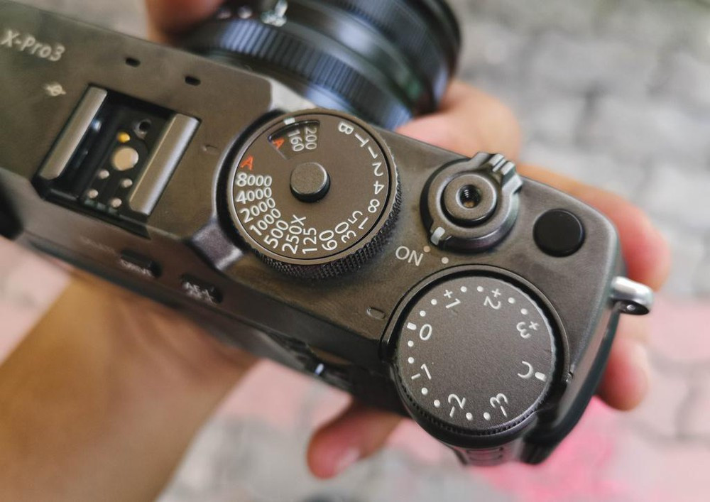 Trước thời đại của smartphone, camera kỹ thuật số là phụ kiện quen thuộc giúp mọi người lưu giữ những khoảnh khắc quý giá. Apple QuickTake được cho là camera kỹ thuật số đầu tiên cho người dùng phổ thông với giá dưới 1.000 USD.