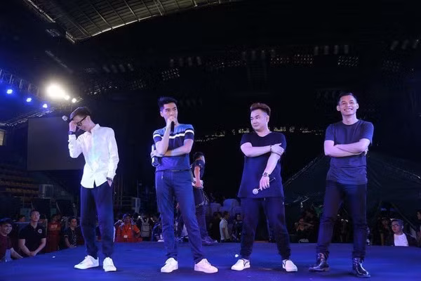 Trong khi hai cái tên khác trong hội ''tứ hoàng streamer'' là Xemesis và PewPew hiện vẫn ''im hơi lặng tiếng'' trước sự kiện này.