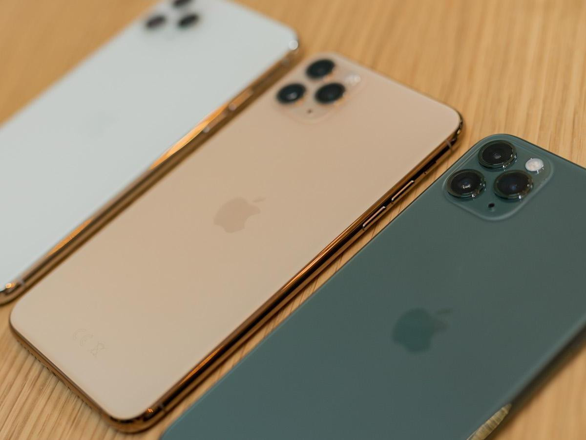 Chọn iPhone 12 màu gì để hợp mệnh, mang lại may mắn, tài lộc mà vẫn thời thượng đang được các fan Táo quan tâm không kém. Chọn màu mà mệnh của người sở hữu tương sinh khiến chiếc điện thoại bền hơn và hợp với chủ nhân.