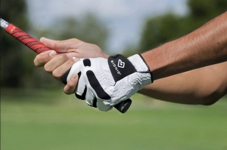 Bên cạnh cấu trúc như những đôi găng tay golf bình thường, găng tay còn có ngăn chứa nhỏ ở vùng lòng bàn tay để người chơi có thể tháo lắp thêm những miếng đệm. Nhờ đó golf thủ có thể có cảm giác bám tốt nhất khi cầm gậy và có được những cú đánh bóng chuẩn xác, ưng ý hơn.