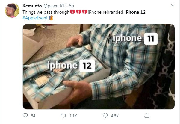 Trong khi những người khác còn đăng tải hình ảnh 2 chiếc áo giống nhau và phàn nàn rằng ngoài một số màu sắc mới, iPhone 12 chẳng khác nào người anh em tiền nhiệm là iPhone 11. Và rằng liệu series iPhone thế hệ mới này có xứng đáng để họ ''xuống tiền''.