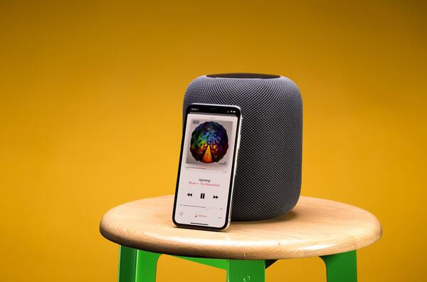 Sản phẩm có thiết kế hình trụ, kích thước lớn và bán ra với giá khá cao, lên tới 349 USD.