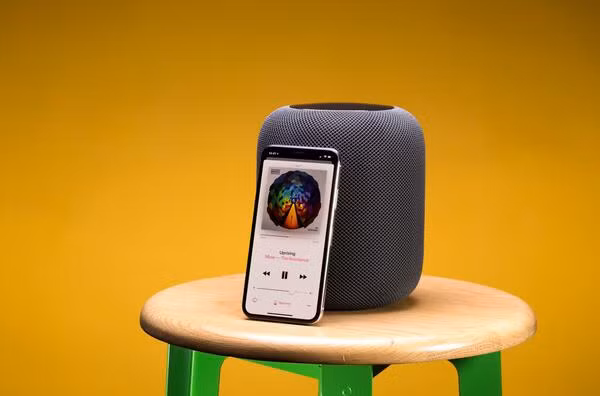 Sản phẩm có thiết kế hình trụ, kích thước lớn và bán ra với giá khá cao, lên tới 349 USD.