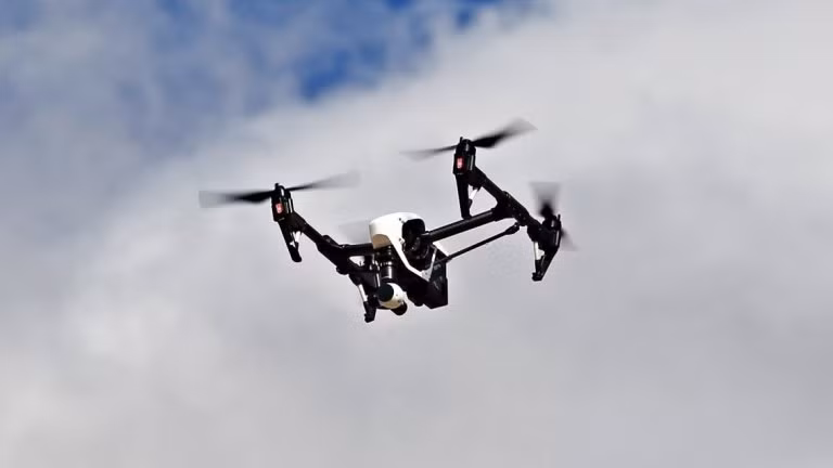 Mặt khác, công nghệ thông minh và tiện lợi này cũng trở thành "vũ khí" của tội phạm.