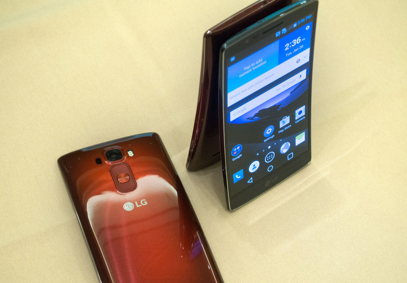 Người dùng sẽ ngạc nhiên với cơ chế tự chữa lành vết thương trên G Flex 2 hiệu quả hơn 18 lần. Theo công bố của hãng, các vết trầy xước sẽ tự biến mất sau một thời gian ngắn (khoảng 10 giây) trong điều kiện nhiệt độ phòng bình thường mà người dùng không cần tác động gì.