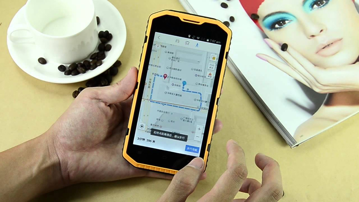 No.1 X6800 được trang bị viên pin dung lượng lên tới 6800mAh, lớn nhất trong số các smartphone hiện nay, bộ vỏ hầm hố có khả năng chống va đập mạnh, có thể chịu được một chiếc xe hơi chạy qua và đạt chuẩn chống nước, bụi ở mức IP68. Điện thoại chạy Android 4.4 KitKat, RAM 1GB, 8GB dung lượng lưu trữ, hỗ trợ thẻ nhớ microSD lên đến 128GB và có kết nối Bluetooth 4.0.