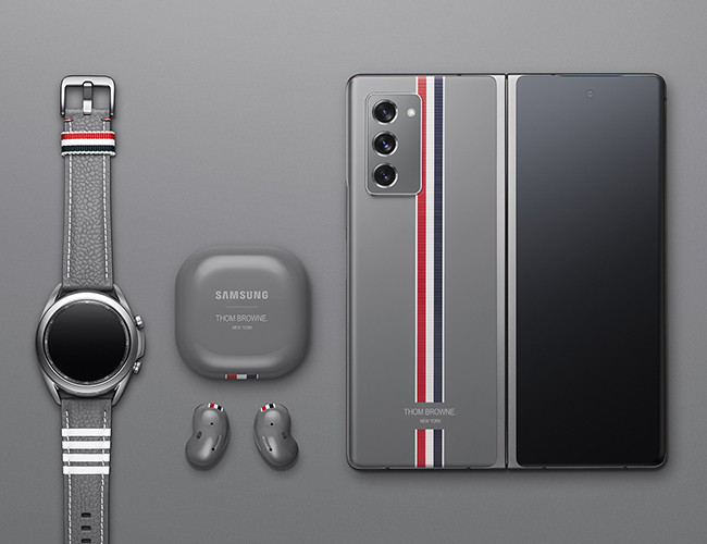 Cả 3 đều có thiết kế tùy chỉnh mang phong cách Thom Browne với tông màu chủ đạo là màu xám, siêu sang chảnh và thời thượng.