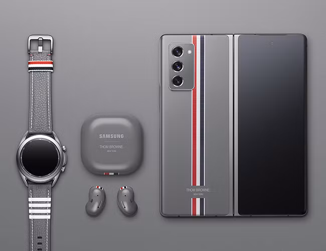 Cả 3 đều có thiết kế tùy chỉnh mang phong cách Thom Browne với tông màu chủ đạo là màu xám, siêu sang chảnh và thời thượng.