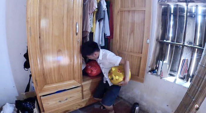 Sau khi dùng số tiền trộm được mua nước dừa, pizza về cho các em ăn, Hưng Vlog vẫn tự nhận mình là người anh có tâm dù hành động này rõ ràng là sai trái.