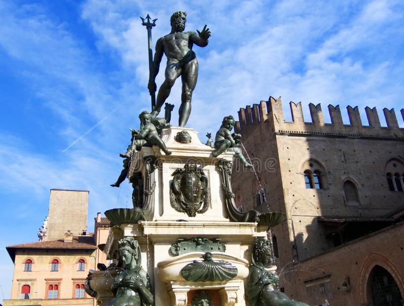 Theo email mà nền tảng mạng xã hội này gửi cho nhà văn người Ý, bức ảnh bà đăng tải bị chặn vì ''Việc sử dụng hình ảnh, video khỏa thân là không được phép, ngay cả khi vì lý do nghệ thuật, giáo dục''.