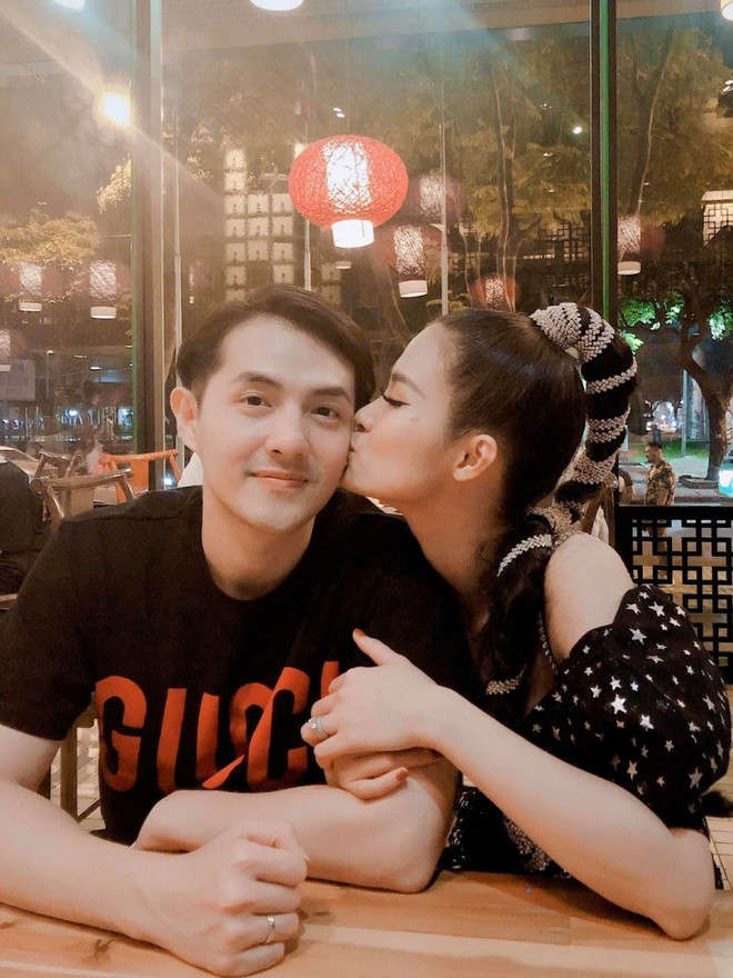 Dong Nhi sinh con gai dau long