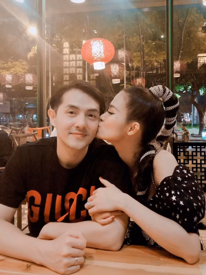 Dong Nhi sinh con gai dau long