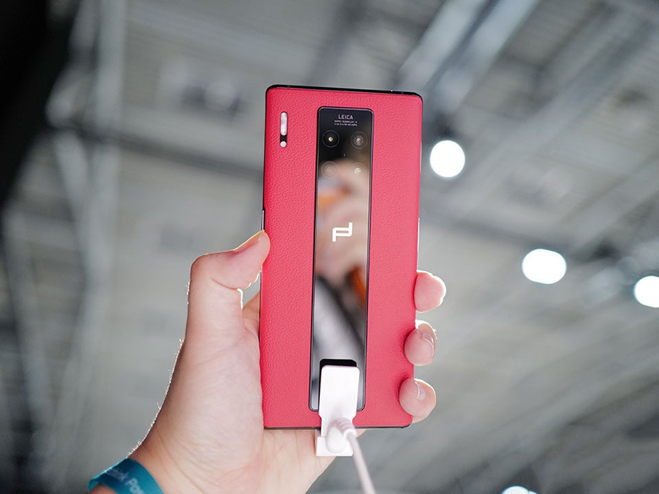 Trên tay Huawei Mate 30 RS Porsche Design - phiên bản tiền nhiệm của chiếc 40 RS sắp ra mắt.