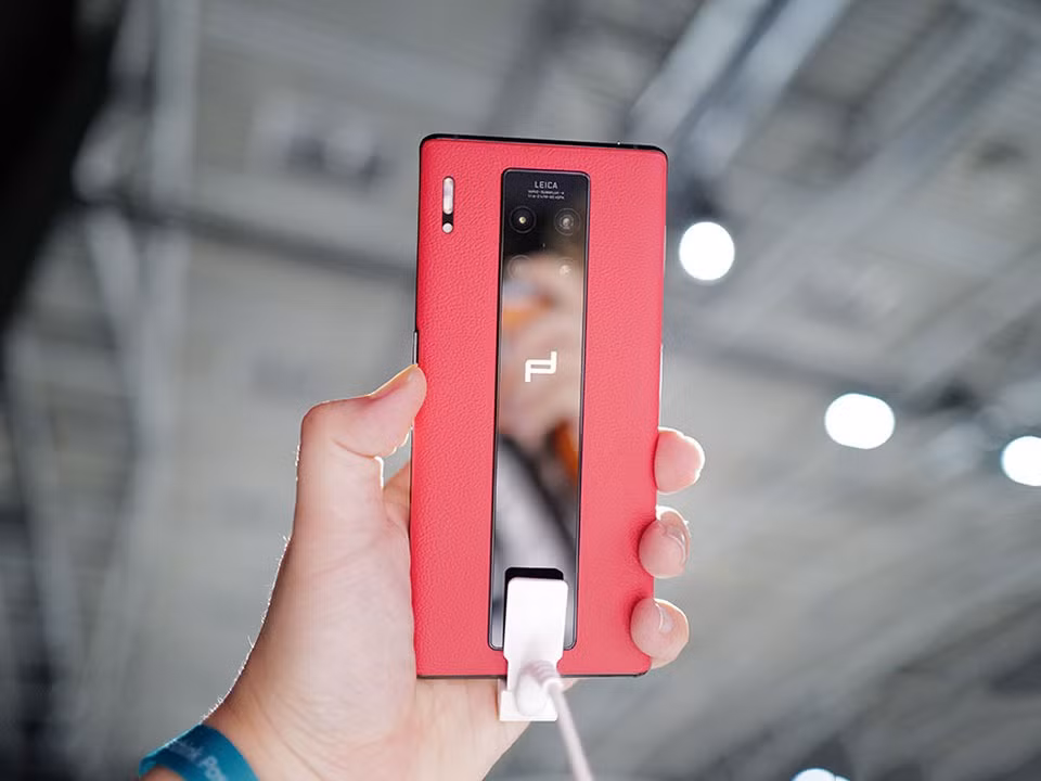 Trên tay Huawei Mate 30 RS Porsche Design - phiên bản tiền nhiệm của chiếc 40 RS sắp ra mắt.