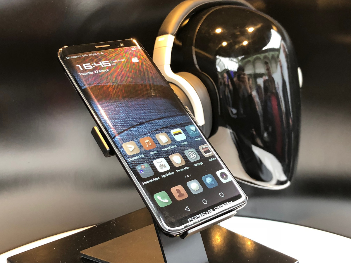 Trước đó, nhiều nguồn tin tiết lộ phiên bản Huawei Porsche Design mới sẽ có hệ thống 6 camera sau giống như Mate 40 Pro. Bgồm cảm biến chính có độ phân giải 50MP, camera góc siêu rộng 20MP f/1.8, camera tele 12MP f/3.4 ngoài ra còn có thêm một camera hỗ trợ lấy nét và cảm biến laser.