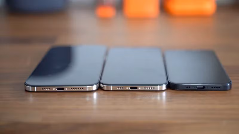 Một số người chuyên buôn iPhone đánh giá mẫu iPhone 12 sẽ làm thị trường di động trở nên nhộn nhịp vào cuối năm. Tuy vậy lượng người mua có thể giảm hẳn so với mọi năm, đặc biệt trong lúc kinh tế khó khăn do dịch bệnh.