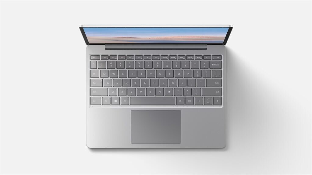 Tất nhiên vì có mức giá rẻ, phiên bản khởi điểm của Surface Laptop Go chỉ có 4 GB RAM và 64 GB bộ nhớ trong eMMC. May mắn thay, người dùng sẽ có tuỳ chọn nâng cấp lên RAM 8/16GB và SSD 128GB/256GB.