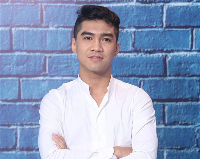 Ngoài livestream, PewPew còn được biết đến là một ''nhà tư vấn tâm lý'', thường xuyên tổ chức các buổi Talk show chia sẻ, tư vấn tình cảm cũng như reation các MV, hiện tượng hit trên mạng,...Hiện tại, sau thời gian tuyên bố giải nghệ, PewPew đã trở lại và vẫn nhận được sự chú ý của dân mạng như xưa.