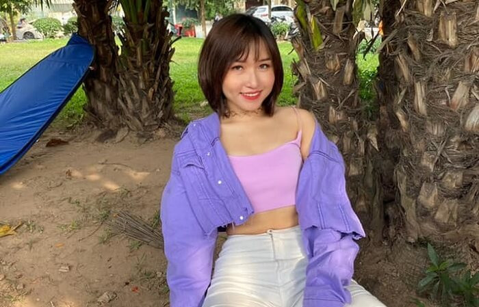 Ngoài stream, Uyên Pu còn làm video về các chủ đề khác nhau trong đó có cả làm đẹp, bởi vậy kênh Youtube của cô nàng luôn thu hút được rất nhiều lượt subcribers với con số ''khủng''. Hiện tại, nữ streamer đã ''yên bề gia thất'' và đang hạnh phúc với gia đình nhỏ của mình.