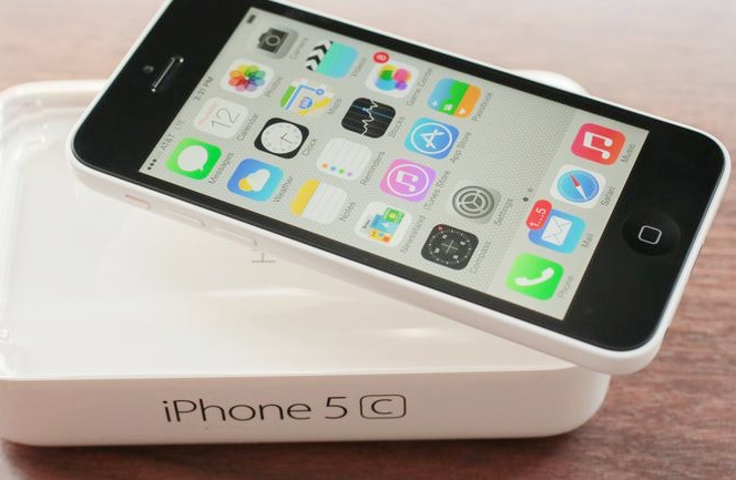Năm 2016, iPhone 5c đã tạo ra hiện tượng ở thị trường di động Việt Nam khi xuất hiện trên thị trường xách tay với giá bán rẻ - 2 đến 3 triệu đồng dưới dạng máy khoá mạng. Nhưng từ đó tới đầu năm 2019, model này dần biến mất trên thị trường.