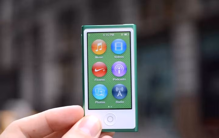 Trước đó, vào ngày 3/10 Apple cuối cùng đã đưa iPod Nano vào trong danh sách các sản phẩm lỗi thời và sẽ sớm không còn hỗ trợ sửa chữa nữa sau hàng chục năm âm thầm cống hiến.