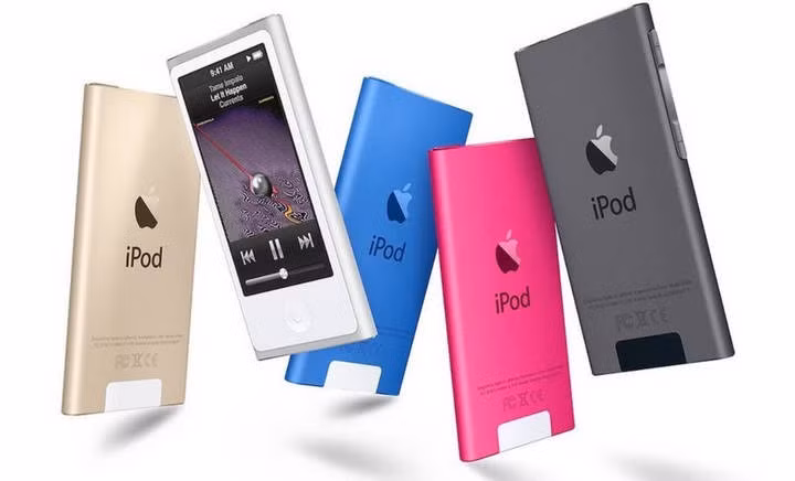 iPod Nano lần đầu được ra mắt vào ngày 7/9/2005 và đây cũng được coi là chiếc iPod nhỏ nhất sở hữu màn hình. Trong suốt 12 năm xuất hiện trên thị trường, iPod Nano đã thay đổi kích thước, hình dạng rất nhiều, từ cao và mỏng đến thấp và vuông vắn.