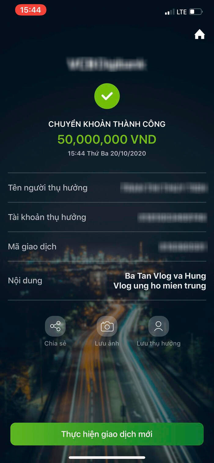 "Hướng Về Miền Trung. Đây là tấm lòng của bà và con trai Hưng Vlog góp chút sức giúp đỡ người dân miền trung vượt qua khó khăn. Các cháu hãy chung tay giúp đỡ miền trung nhé", bà viết trong bài đăng. Kèm theo đó là hình ảnh chụp màn hình Bà Tân và con trai quyên góp thành công 50 triệu đồng từ bà và con trai Hưng Vlog.