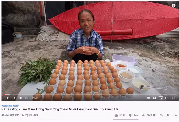 Trước đó, bà Tân gây xôn xao khi liên tục tung video mới sau loạt scandal của con trai Hưng Vlog, tỏ rõ vẻ mệt mỏi khi nấu món ăn.