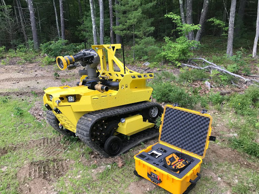 Robot cứu hỏa này nặng gần 1,6 tấn, được trang bị động cơ diesel 36 mã lực, có thể di chuyển (lăn bánh) với vận tốc 12,9 km/h và vận hành liên tục trong 20 giờ.