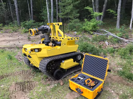 Robot cứu hỏa này nặng gần 1,6 tấn, được trang bị động cơ diesel 36 mã lực, có thể di chuyển (lăn bánh) với vận tốc 12,9 km/h và vận hành liên tục trong 20 giờ.