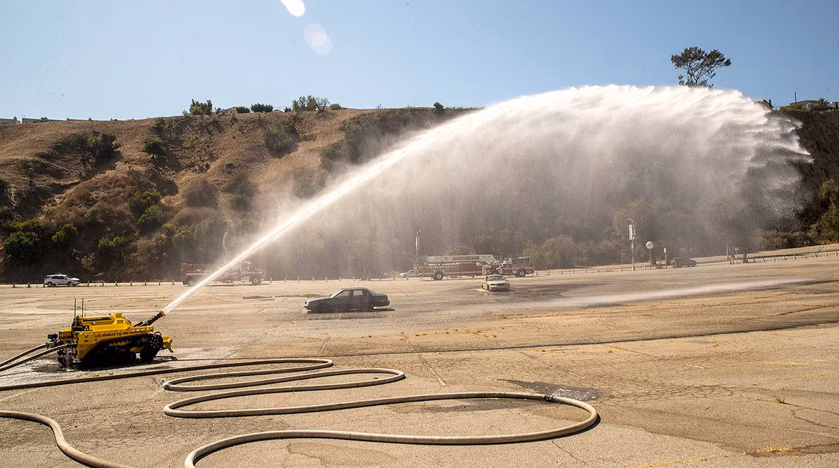 Sử dụng hệ thống ống vòi có thể kéo dài tới 91 m theo phương ngang và 45 m theo phương thẳng đứng, Thermite có khả năng bơm tới 2500 gallon (tức 9500 lít) nước mỗi phút để dập tắt đám cháy.