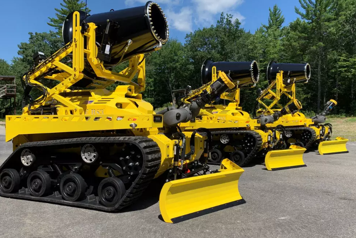 Thermite RS3 thực chất là một cỗ máy điều khiển từ xa, có khả năng bơm hàng ngàn gallon nước trong một phút để dập lửa.