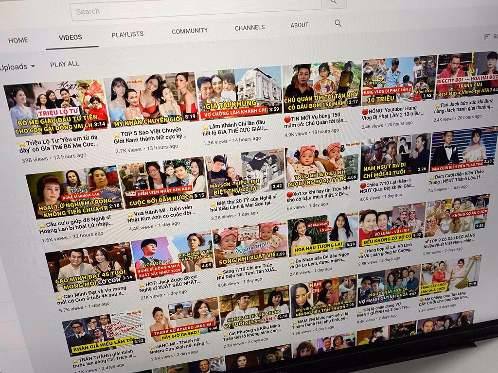 Yếu tố để video trên được xem là tin giả nằm ở ảnh bìa và tiêu đề khi lấy hình ảnh của vụ án khác. Thậm chí sử dụng tiêu đề sai sự thật nhằm thu hút lượt xem.