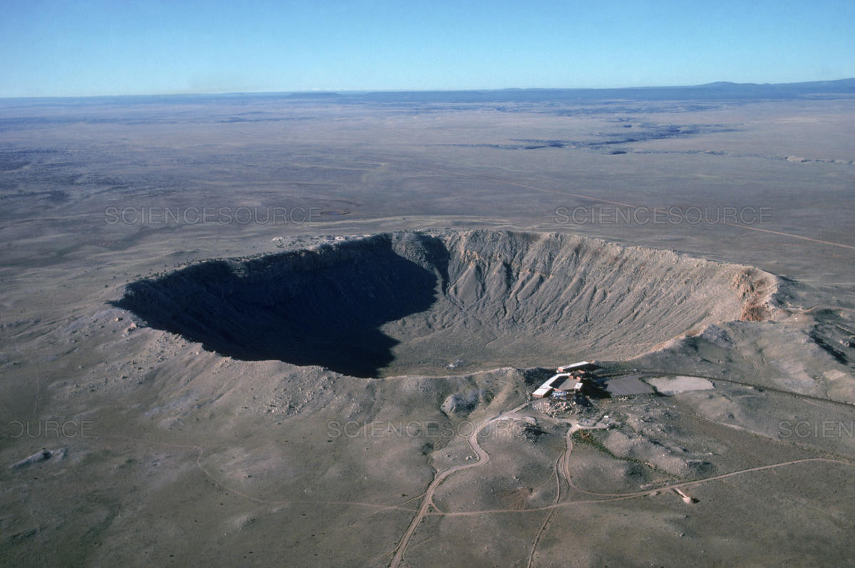 Tại đây du khách không chỉ được tận mắt chứng kiến sự tàn phá khủng khiếp của thiên thạch mà còn được ghé thăm các triển lãm về thiên thạch, tiểu hành tinh, không gian, hệ mặt trời và sao chổi.