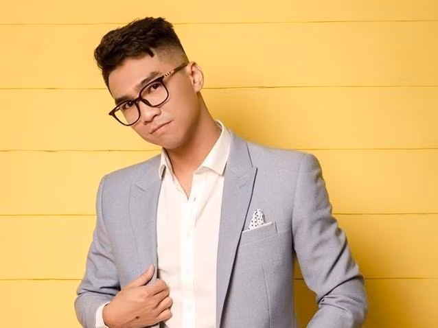 Được biết tới là streamer đình đám nhất nhì Việt Nam và Youtuber đông fan nhất, PewPew gây ấn tượng bởi những buổi livestream hài hước, những lời tư vấn khiến dân tình cười bể bụng. Thời còn chăm chỉ livestream, Pew Pew từng "cá kiếm" một tháng lên đến hơn 280 triệu đồng