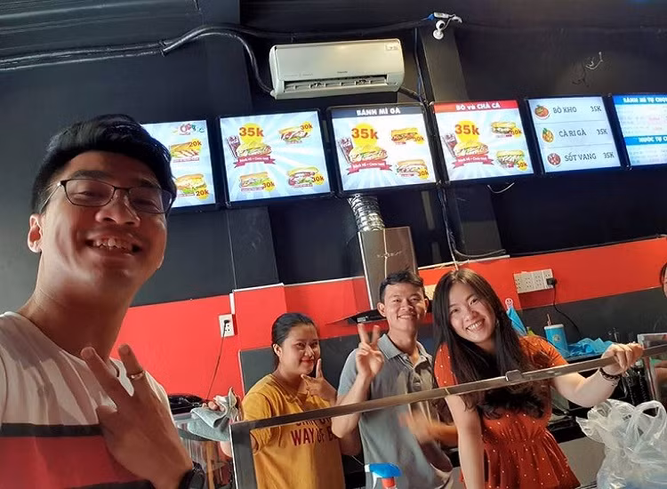 Sau khi giải nghệ, PewPew vẫn duy trì kênh Youtube. Nam streamer lấn sân sang đủ thể loại MC, diễn viên cho đến kinh doanh, hiện là ông chủ của chuỗi cửa hàng bánh mì PewPew và mới đây là Giặt là PewPew.