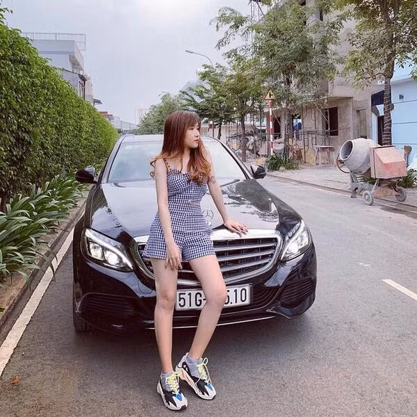 Sau đó không lâu, nữ streamer đình đám lại khiến nhiều người nể phục khi sở hữu cyber game 5 sao cực khủng, đầy đủ tiện nghi phục vụ các game thủ.