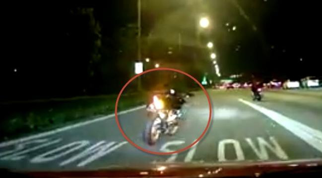 Những đoạn clip xe ''ma'' không người lái liên tục được chia sẻ, xảy ra không chỉ tại Việt Nam mà còn khá phổ biến ở nước ngoài.