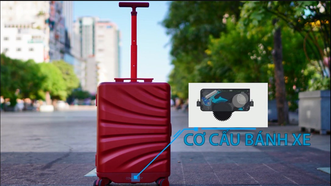 Nhờ hệ thống định vị GPS được cài đặt trên vali, người dùng có thể dễ dàng theo dõi vị trí "pet" của mình nếu nó có lỡ lạc đường.