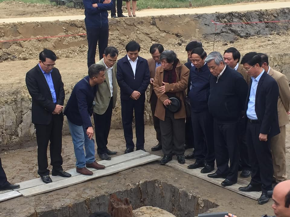 Trong khi đó, tại buổi thảo luận, GS Nguyễn Quang Ngọc chia sẻ, việc xác định niên đại cọc gỗ bằng phương pháp đồng vị Carbon C14 là rất khoa học. Tuy nhiên, ông cho rằng phương pháp này không phải là quyết định để xác định niên đại bãi cọc.