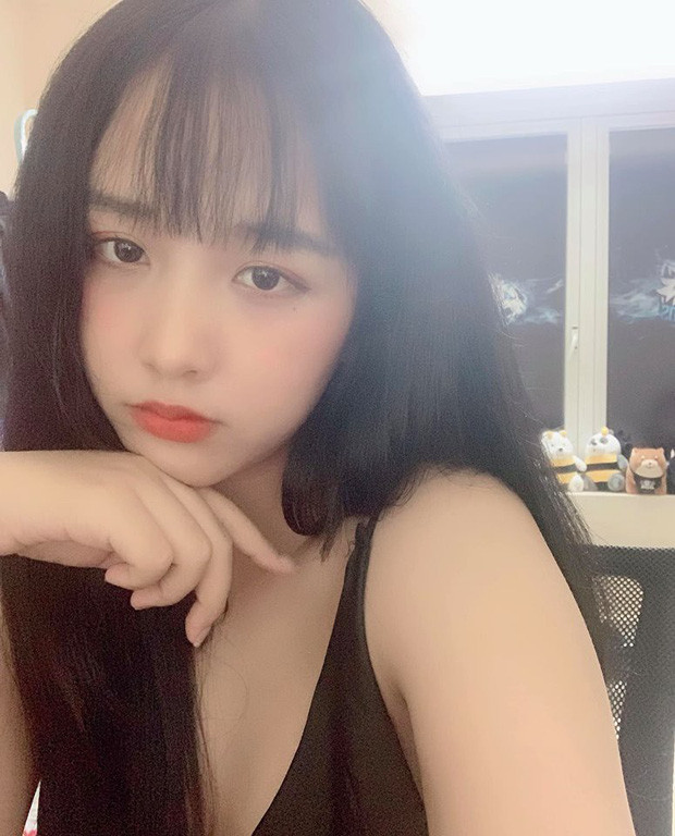 Không quá nổi bật như những streamer nhưng quyền lực cũng như tiếng nói trong giới Esports của JAVie là không hề nhỏ. Tuy nhiên, hiện tại cô nàng đã rời xa stream và làm hậu phương hỗ trợ cho team EVOS.