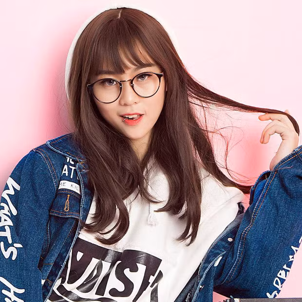 Hiện tại, không thể phủ nhận MisThy là một trong những nữ streamer nổi bật nhất tại Việt Nam. Cô nàng đa tài thường xuyên thực hiện các video với đa dạng nội dung từ review đồ ăn, reaction video đến vlog du lịch,...