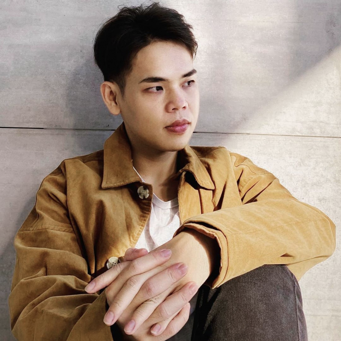 Năm 2015, kênh YouTube của Chuối đã ra đời, nhắm đến đối tượng người chơi yêu thích game Minecraft với những video chơi game giải trí, bình luận hài hước. Anh chàng không ngờ những video ''làm cho vui'' của mình lại nhận được sự ủng hộ từ khán giả, anh thu về cho mình lượng fan nhất định.